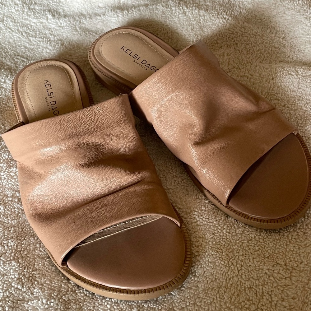 Cute Kelsi Dagger slip ons. Dusty rose /pinkish leather size 6